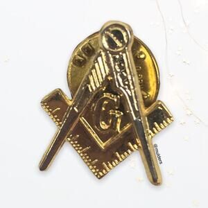 Vintage Freemason Masonic Square & Compasses Emblem Shield Pin